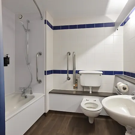 Travelodge 3*
