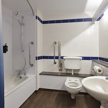 Travelodge Hotel 3*